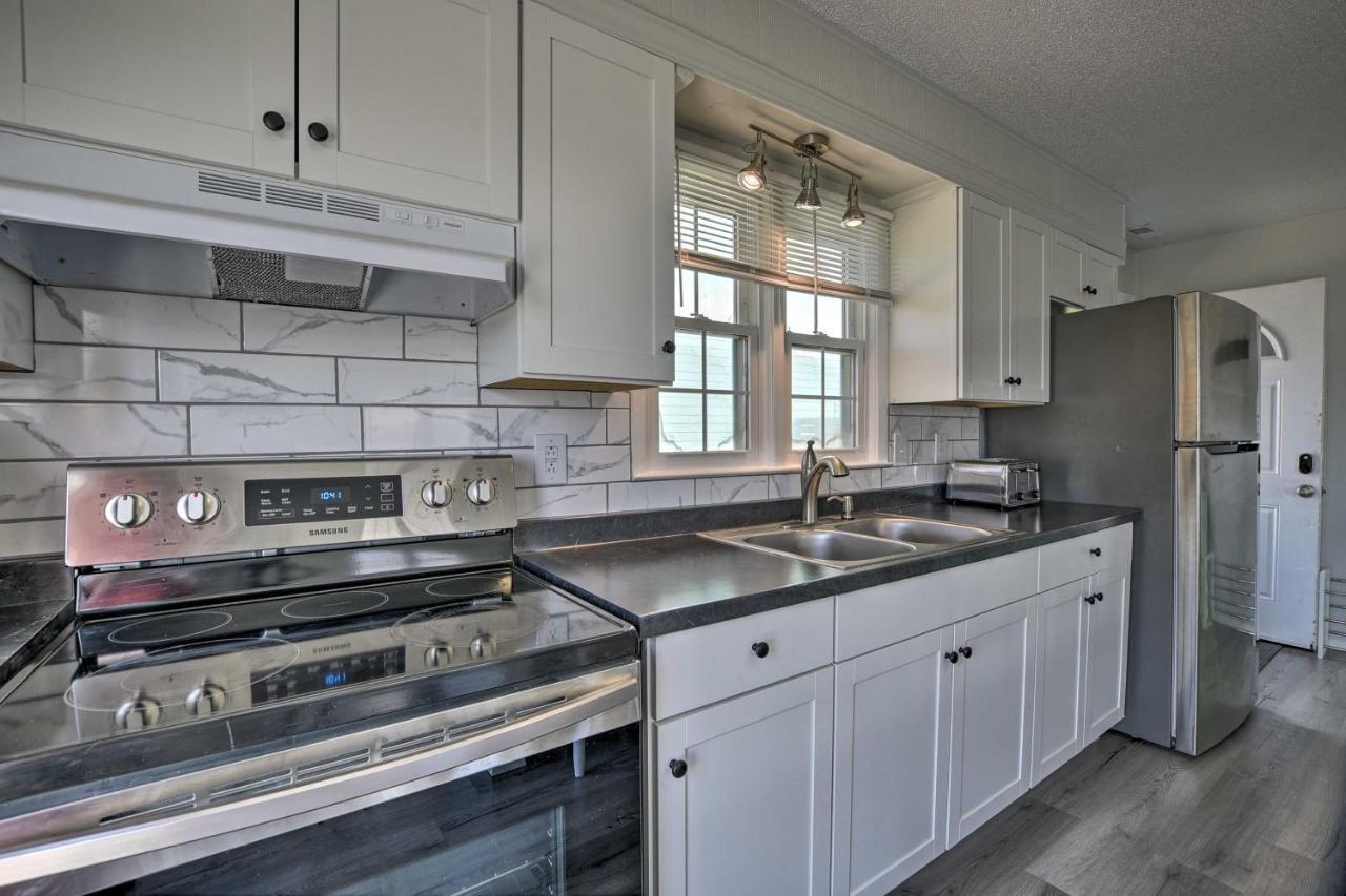 Oak Island Beach Abode With Deck Walk To Shore! Exterior photo